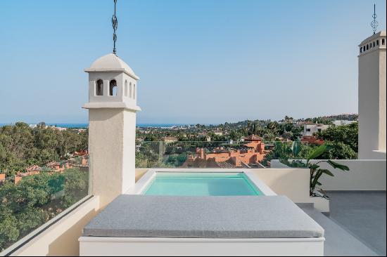 Magnificent duplex penthouse in excellent location with panoramic views and a private pool