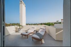 Magnificent duplex penthouse in excellent location with panoramic views and a private pool