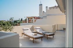 Magnificent duplex penthouse in excellent location with panoramic views and a private pool