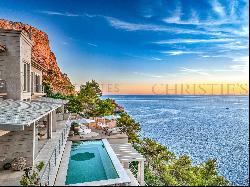 Modern Mediterranean luxury villa in Puerto de Andratx in first sea line in Mallorca