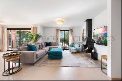 Luxury apartment in Camp de Mar in sought-after complex