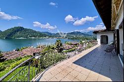 Prestigious villa for sale in Carabietta with pool & Lake Lugano view