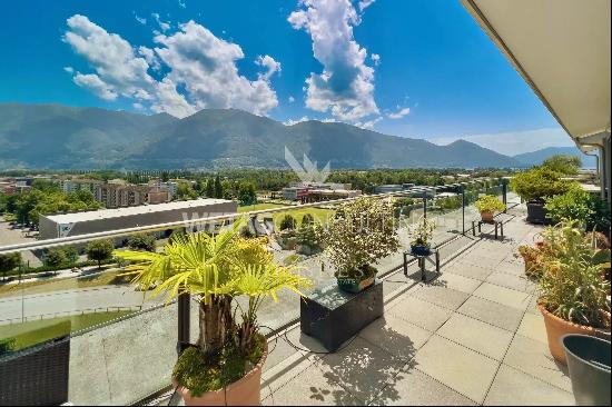 Duplex-penthouse with 360 degree view in central location overlooking Lake Maggiore for s