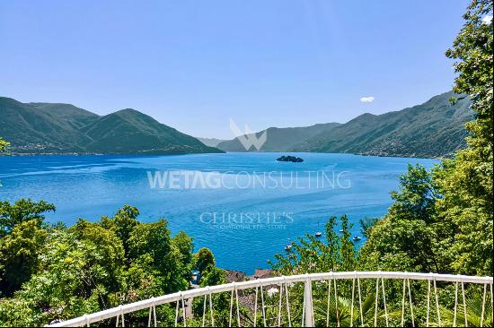 Mediterranean villa to renovate with a stunning lake view for sale in Ascona, also ideal 