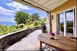 Lugano-Bosco Luganese: beautiful villa for sale with large building plot of 3,581 sqm & vi