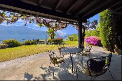 Mediterranean villa to be renovated in top location with 180° lake view in Ronco sopra As