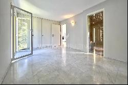 Modern style villa surrounded by greenery in Ascona for sale