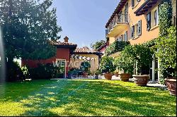 Beautiful estate with vineyard in Vacallo for sale