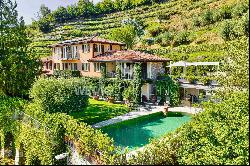 Beautiful estate with vineyard in Vacallo for sale