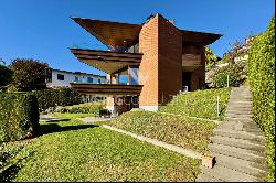 Lugano-Cademario: splendid villa with a beautiful view of two branches of Lake Lugano, ou