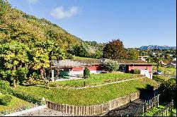 Lugano-Agno: villa for sale, prime for renovation, boasting a large plot, indoor pool & s