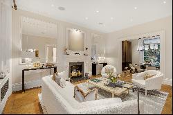 Luxury duplex apartment on Eaton Place with a swimming pool and Mews house