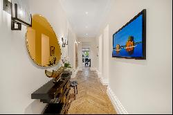 Luxury duplex apartment on Eaton Place with a swimming pool and Mews house