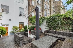 Luxury duplex apartment on Eaton Place with a swimming pool and Mews house