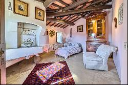 Lugano-Comano: for sale, the "Casa Cappellanica di San Carlo", a historic 17th-century nu