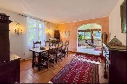 Lugano-Magliaso: charming villa for sale, nestled in lush greenery, featuring a swimming 