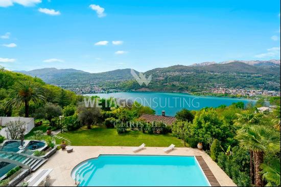 Beautiful villa for sale in Montagnola with a lake view, guest apartment & office