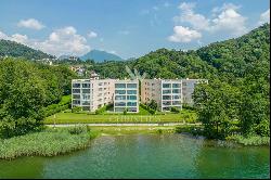 Lugano-Muzzano: charming penthouse apartment for sale, directly by the lake & with roof t