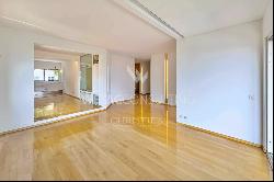 Lugano: elegant apartment for sale in central area with lake view