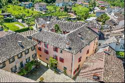 Lake Maggiore: Majestic historic villa for sale in Golino