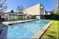 Porza: elegant design villa for sale, completely renovated, with swimming pool & garden