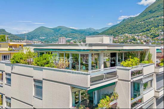 Lugano-Castagnola: elegant penthouse apartment for sale, offering expansive panoramic vie