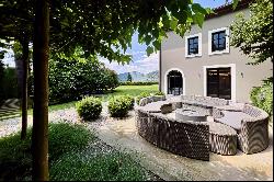 For sale in Montagnola magnificent villa with large flat garden, SPA area & enchanting pa