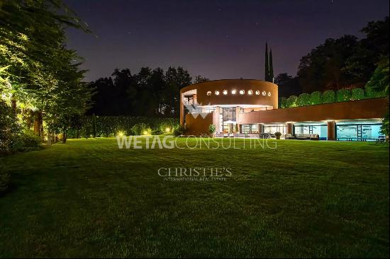 Villa for sale in Montagnola designed by the renowned Ticinese architect Mario Botta