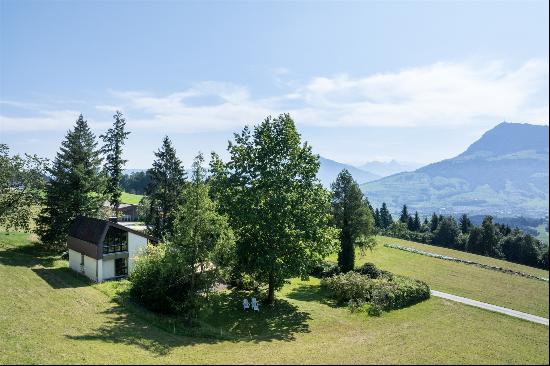 Oasis in the countryside with panoramic views.