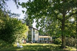 Oasis in the countryside with panoramic views.