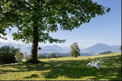 Oasis in the countryside with panoramic views.