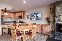  Rarely available studio at the Lichenhearth with an A+ ski-in, ski-out location