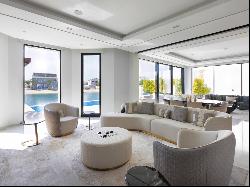 Contemporary Palm Jumeirah Beachfront Villa