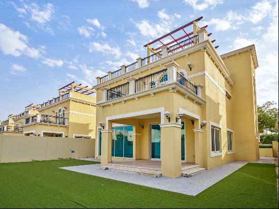 Family-Friendly Luxury Villa in Jumeirah Park