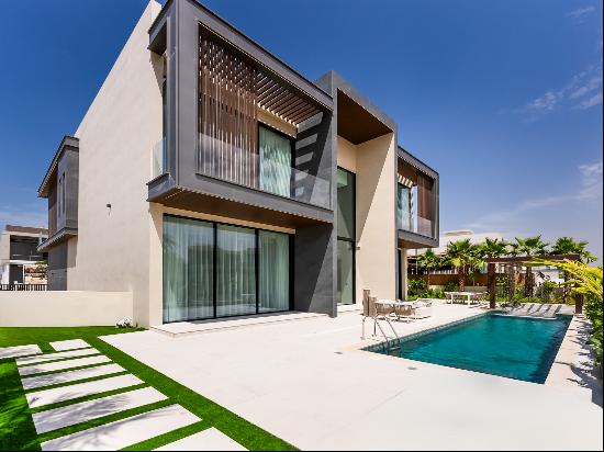 Luxurious Dubai Hills Villa with Golf Views