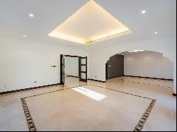 Rare Beachfront Palm Jumeirah Villa