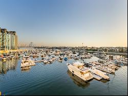 Exclusive Apartment with Panoramic Marina Views