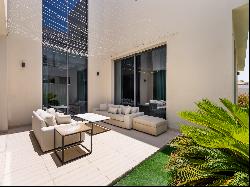 Charming Five-Bedroom Villa on Yas Island