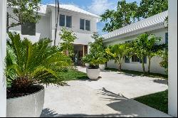 Rainbow Road, Lyford Cay