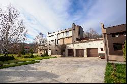 Contemporary Luxury Villa in Corbeanca, Near Bucharest