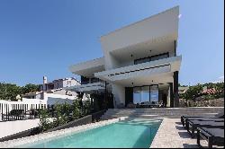 LUXURY SEMI-DETACHED VILLA WITH POOL AND SEA VIEW