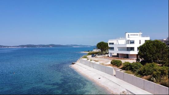 WATERFRONT DUPLEX APARTMENT - DALMATIA