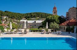 HISTORICAL WATERFRONT PALACE FROM THE 15TH CENTURY - ISLAND OF BRAČ