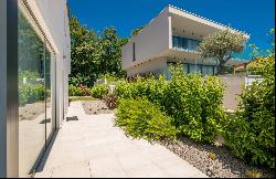 SEMI-DETACHED VILLA WITH POOL AND SEA VIEW