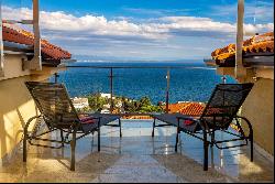 House with swimming pool with enchanting sea view near the city center of Opatija