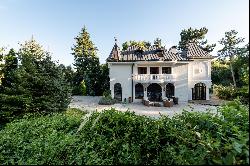 East Meets West Luxury Manor