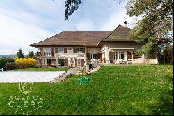 Annecy le Vieux , character property with clear lake view