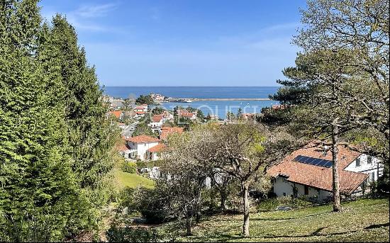 CIBOURE - A TYPICAL BASQUE-STYLE PROPERTY FACING SOCOA FORT