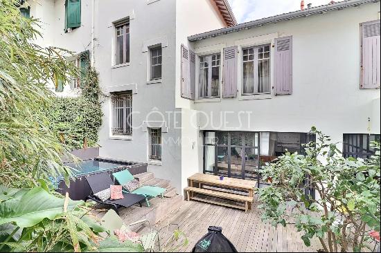 BIARRITZ - A 250 SQM TOWNHOUSE WITH ITS CHARMING GARDEN