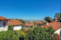 CIBOURE - A TOWN HOUSE WITH A SWIMMING POOL